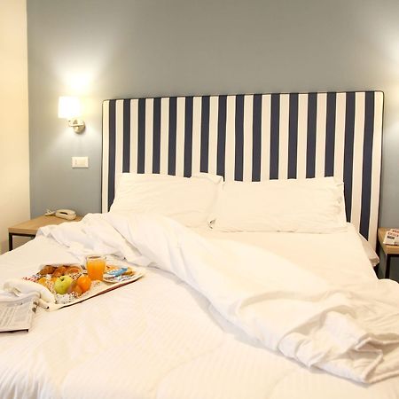 Hotel Majorca Sul Mare In Centro A Riccione Bagian luar foto