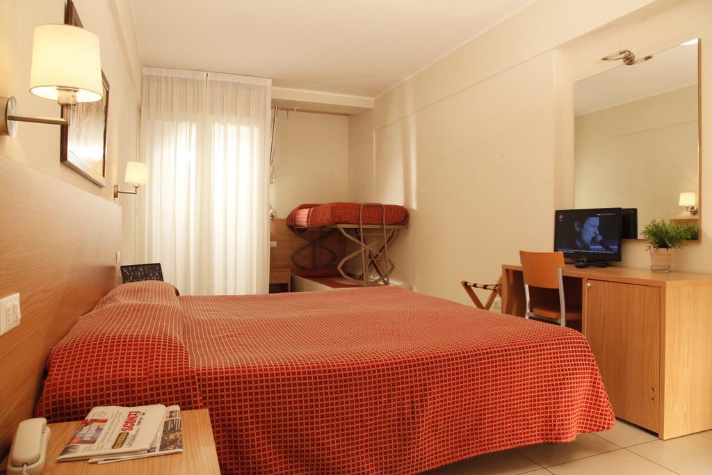Hotel Majorca Sul Mare In Centro A Riccione Bagian luar foto