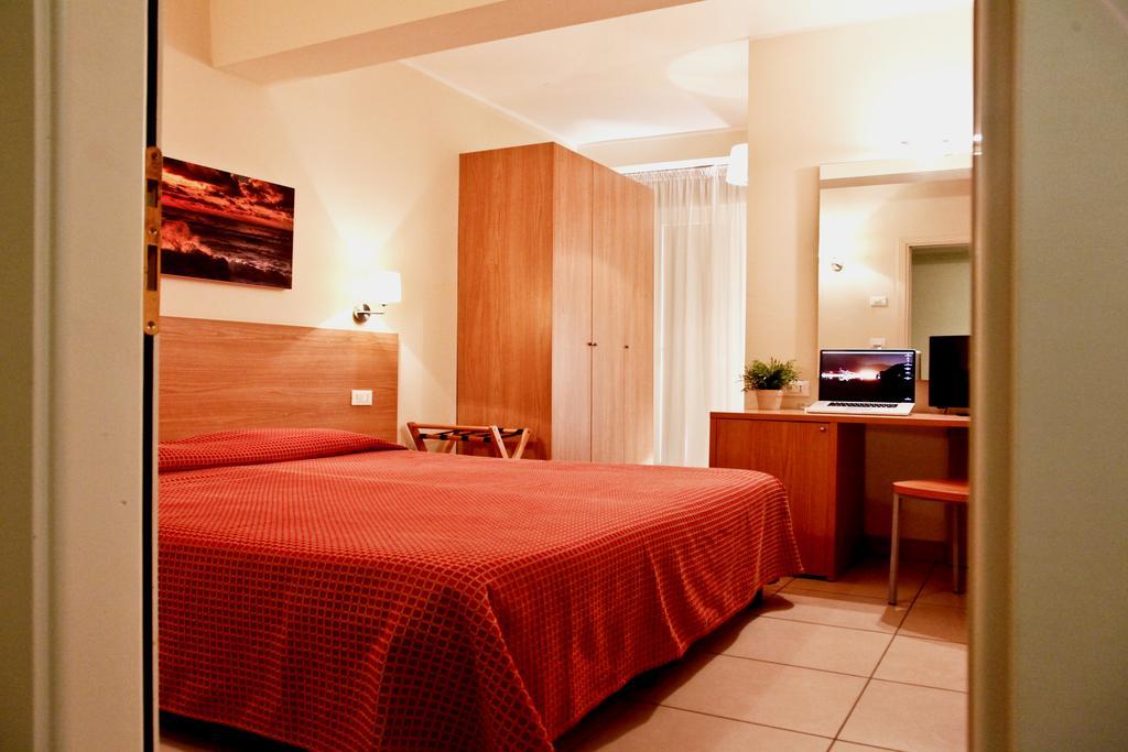 Hotel Majorca Sul Mare In Centro A Riccione Ruang foto