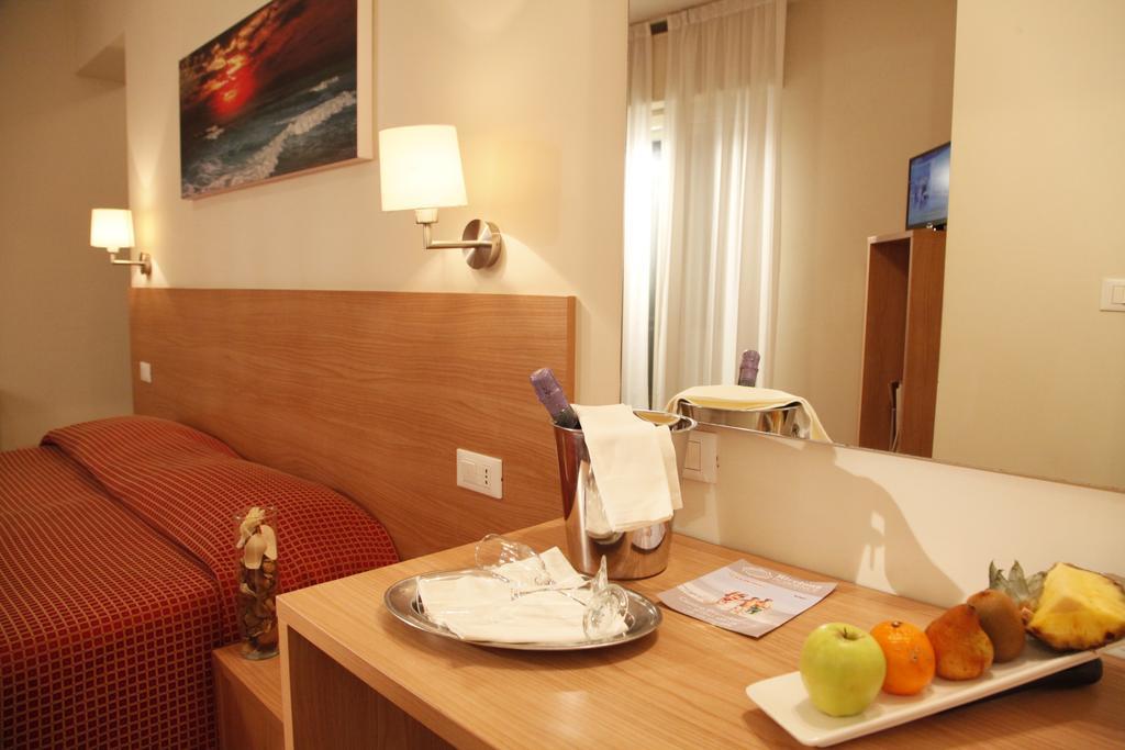 Hotel Majorca Sul Mare In Centro A Riccione Ruang foto