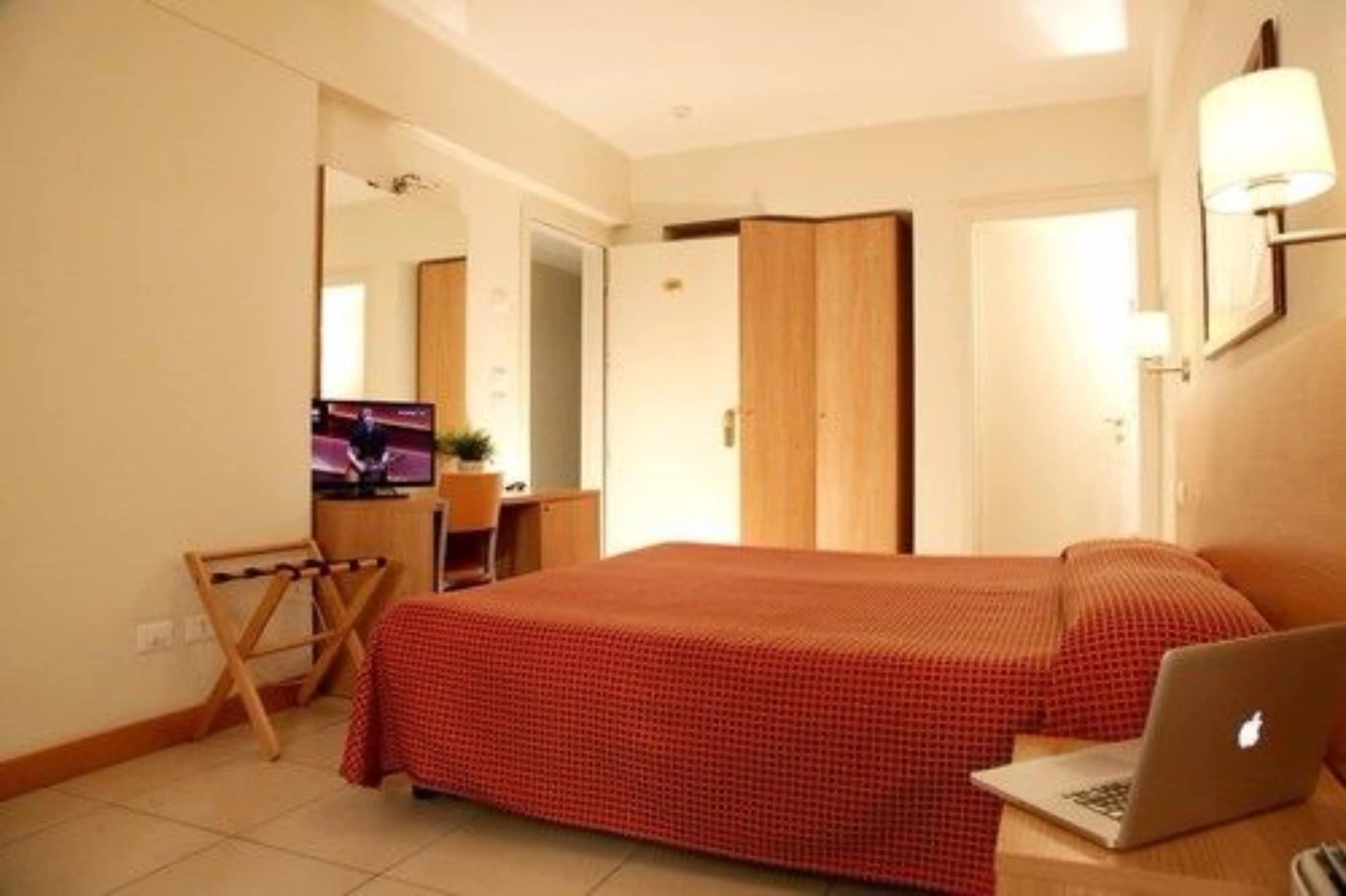 Hotel Majorca Sul Mare In Centro A Riccione Bagian luar foto
