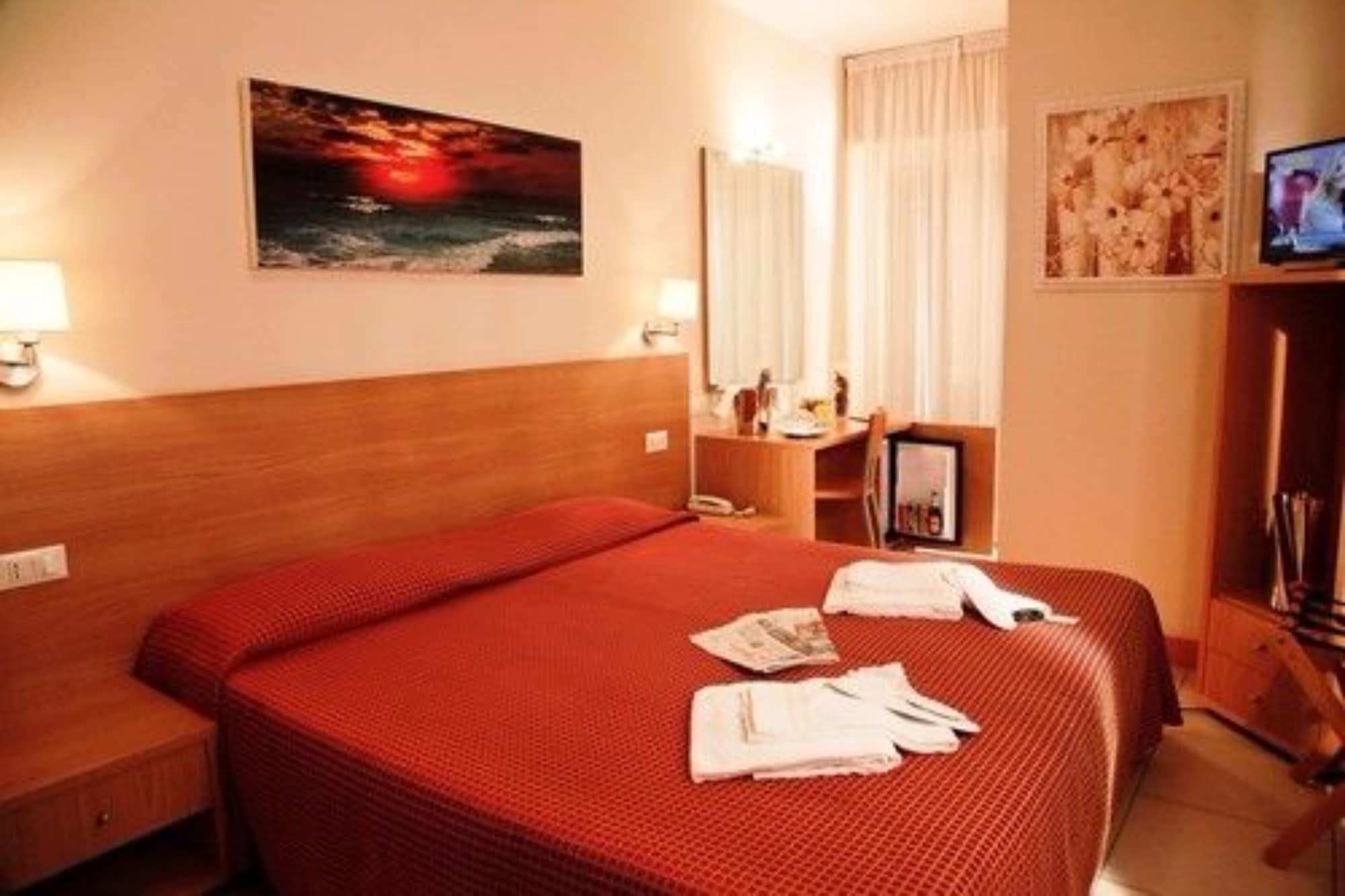Hotel Majorca Sul Mare In Centro A Riccione Bagian luar foto