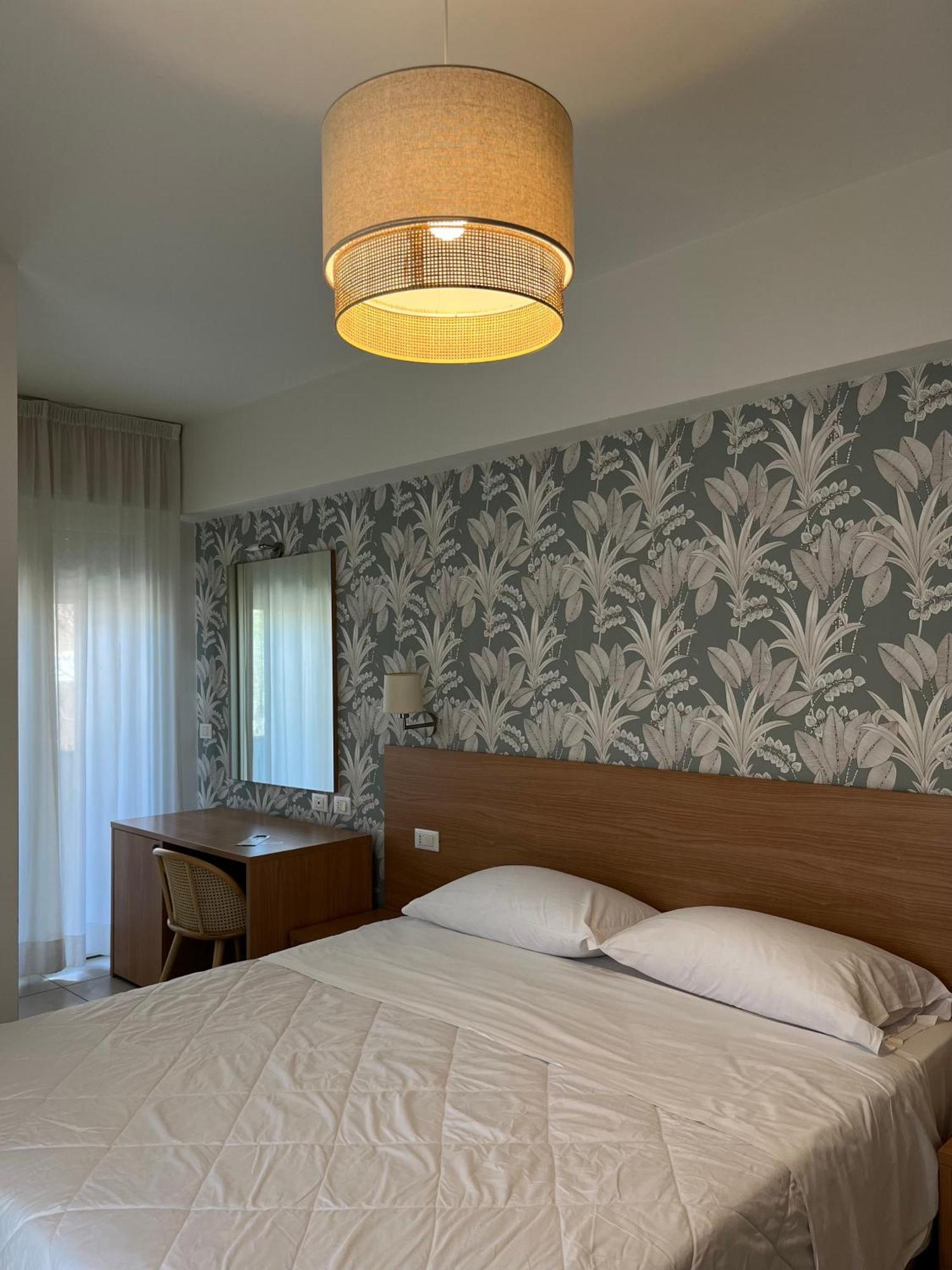 Hotel Majorca Sul Mare In Centro A Riccione Bagian luar foto