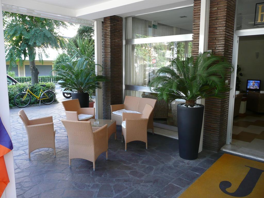 Hotel Majorca Sul Mare In Centro A Riccione Bagian luar foto