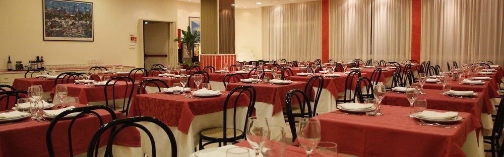 Hotel Majorca Sul Mare In Centro A Riccione Bagian luar foto