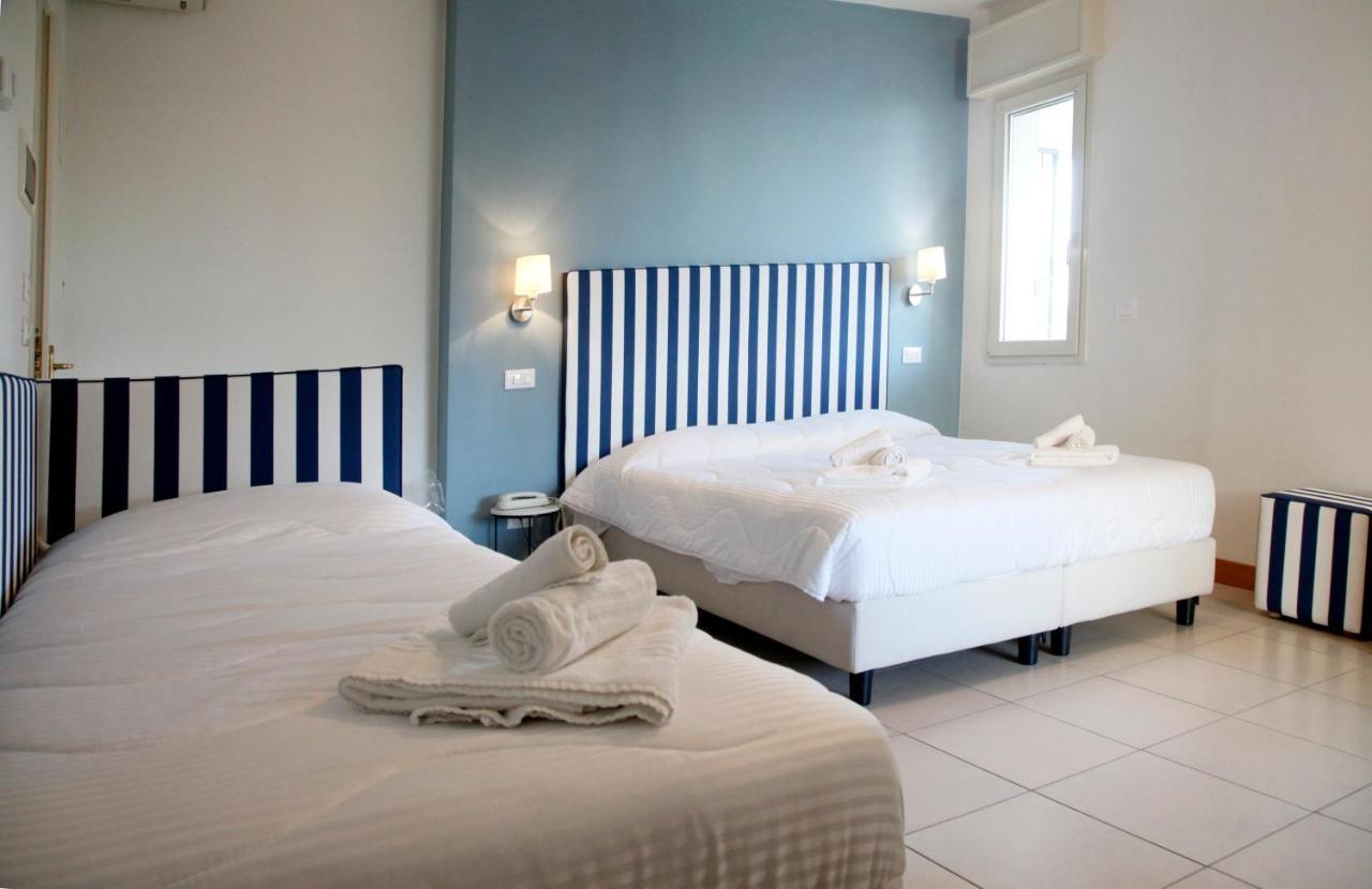 Hotel Majorca Sul Mare In Centro A Riccione Bagian luar foto